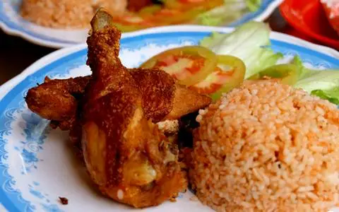 Hình ảnh  Cơm Gà Xối Mỡ Quang Tâm - Đỗ Thị Lời