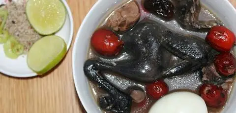 Hình ảnh Gà Ác Tiềm A Phát
