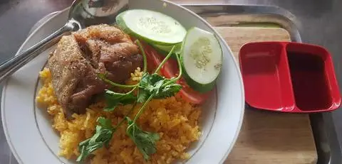 Hình ảnh Cơm Gà Xối Mỡ Sò Mập