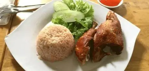 Hình ảnh Cơm Gà Xối Mỡ Minh Thư 3 - Tô Ngọc Vân