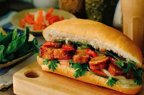 Hình ảnh Bánh Mì Heo Quay Tuyền Ký - Lạc Long Quân