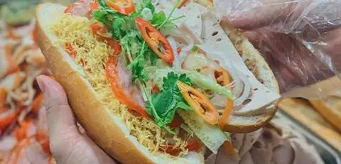 Hình ảnh Bánh Mì Sinh Đôi - Hoàng Hoa Thám