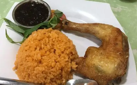 Hình ảnh Cơm Chiên Gà Xối Mỡ Hương Ký - Lê Văn Việt