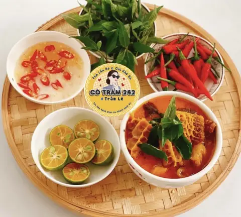 Hình ảnh Cô Trâm - Phá Lấu Bò & Gỏi Khô Bò - Bùi Đình Tuý