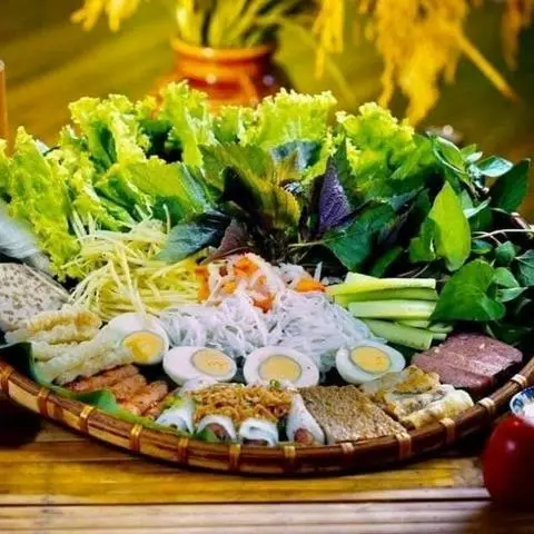 Hình ảnh Cô Lam - Nem Nướng Nha Trang - Đường Số 9