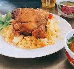 Hình ảnh Cơm Gà Xối Mỡ Ba Ngon - Trần Bá Giao