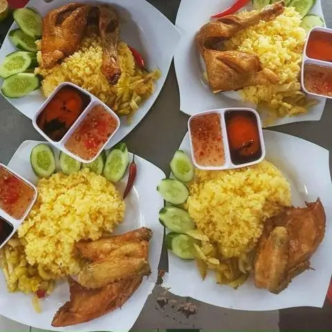 Hình ảnh Cơm Gà Xối Mỡ Huỳnh Ký - Đường A4