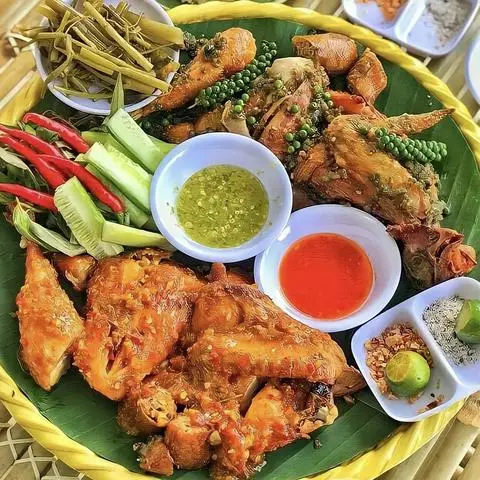 Hình ảnh Con Gà Nướng 332 - Trần Bá Giao