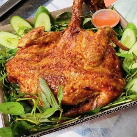 Hình ảnh Gà Nướng Cơm Lam Bánh Bao Tư Hoàng - Lê Văn Quới