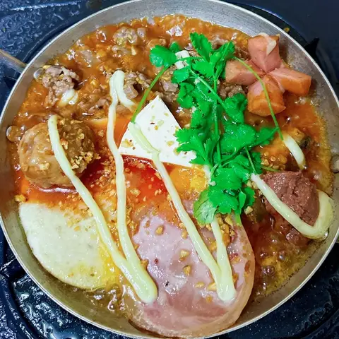 Hình ảnh Lữ Gia - Bò Né & Bánh Mì Chảo - Lý Thái Tông