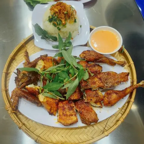 Hình ảnh Kim Kê Quán - Lẩu Gà & Gà Nướng Mẹt - Bàn Cờ