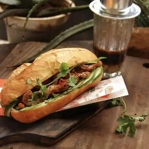 Hình ảnh Bánh Mì 5 Châu & Tiệm Cà Phê Trà Sữa Chị Em - Tây Hòa