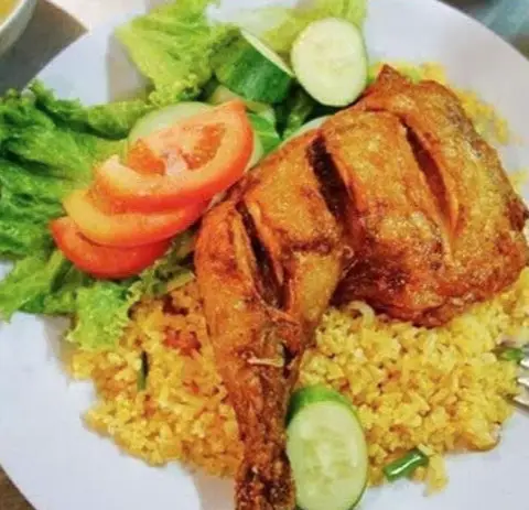 Hình ảnh Cơm Gà Xối Mỡ Hoa Kiều - Nguyễn Thị Tú