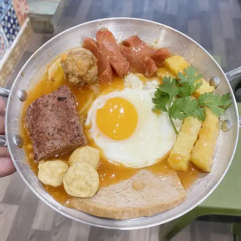 Hình ảnh Bò Sốt Vang & Bánh Mì Chảo Thương Nhớ - Trần Thái Tông