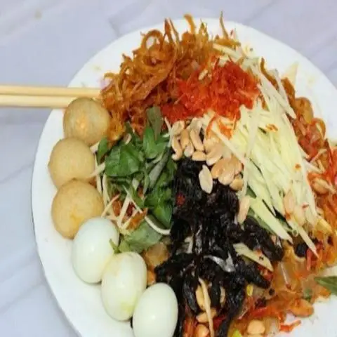 Hình ảnh Cô Thúy - Bánh Tráng Trộn – 204 Nguyễn Văn Đậu