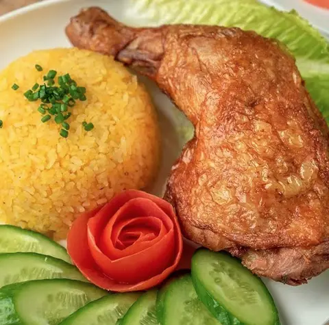 Hình ảnh Cơm Gà Xối Mỡ - Mai Văn Vĩnh