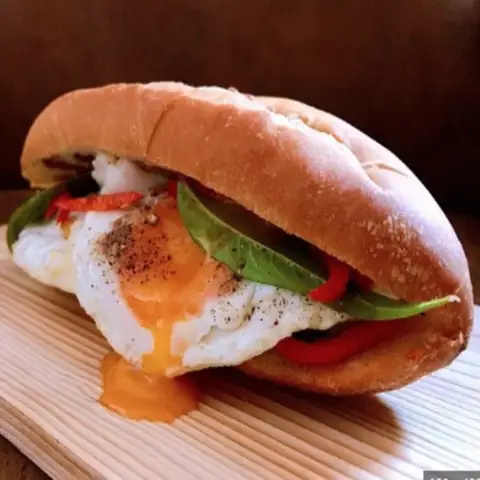 Hình ảnh Bánh Mì & Nước Mía Bé Nhí - Phạm Văn Đồng