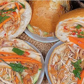 Hình ảnh Quán Nhà Gạo - Mì Trộn, Bánh Mì Gà & Súp Cua - Bùi Thị Xuân