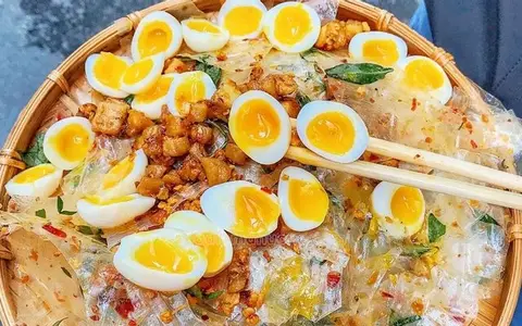 Hình ảnh Bánh Tráng Trộn 2 Ú - Bánh Tráng Trộn Tóp Mỡ Trứng Cút Lòng Đào - Trường Sa