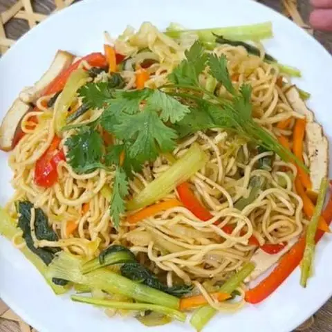 Hình ảnh Diệu Bún Gạo Xào Chay Và Bánh Uớt Chay - Dạ Nam