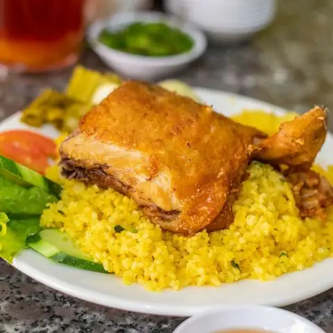 Hình ảnh Cơm Gà Xối Mỡ Cây Bàng - Đường Số 14