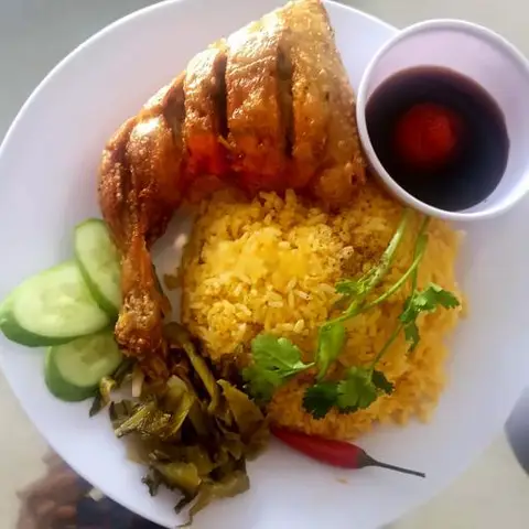 Hình ảnh Cơm Gà Anh Ba - Tạ Quang Bửu