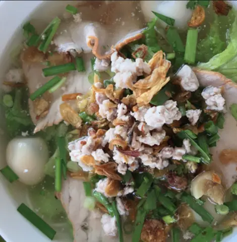 Hình ảnh Chị Bé Na - Hủ Tiếu & Hoành Thánh Lá - Đường Số 297