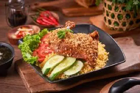 Hình ảnh Cơm Gà Chiên Giòn Sốt Mật Ong - Đường 19