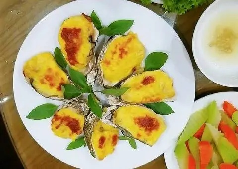 Hình ảnh Ủn Ỉn Foods- Hàu Nướng & Chân Gà Sốt Thái - Lê Ngã