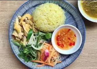 Hình ảnh Cô Diệu - Cơm Gà Mắm Tỏi & Gỏi Cuốn - Bến Vân Đồn