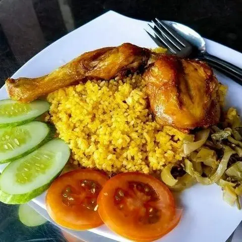 Hình ảnh Cơm Gà Xối Mỡ Huỳnh Ký - Vạn Kiếp