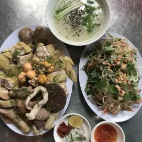 Hình ảnh Gà Ta & Cơm Gà Tam Bình - Tô Ngọc Vân