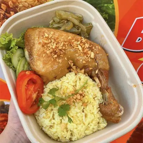 Hình ảnh Cơm Gà Xối Mỡ Cô Sáu - Cách Mạng Tháng 8
