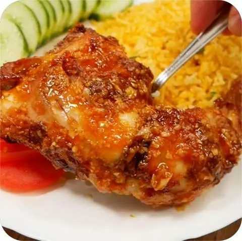Hình ảnh Cơm Gà Sốt Mắm Tỏi - Đường Sô 9