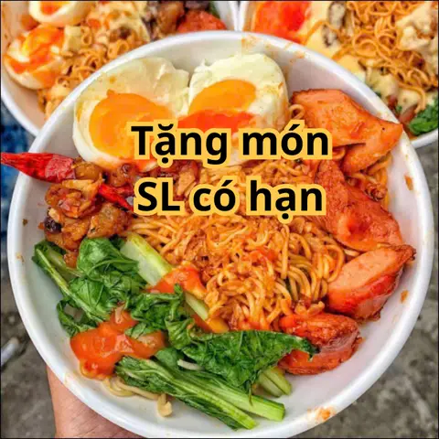 Hình ảnh Umee - Mì Trộn Thập Cẩm, Bánh Mì Xíu Mại Và Thịt Nướng - Trương Quyền