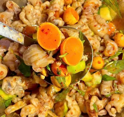 Hình ảnh Ăn Vặt Tiệm Là Nhà - Chân Gà Sốt Thái & Tré Trộn - Lê Văn Sỹ