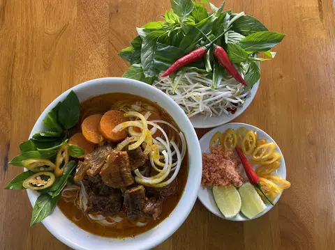 Hình ảnh Đặc Sản Đà Nẵng - Mì Quảng Cô Oanh - Hoàng Ngân 