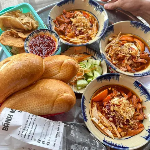 Hình ảnh Bánh Mì Chấm Hung Tubes - Nam Kỳ Khởi Nghĩa