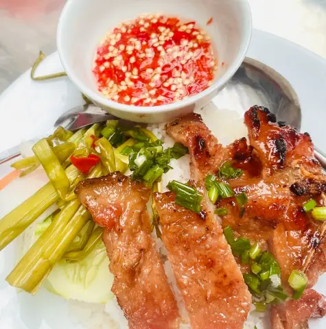 Hình ảnh Cơm Tấm Nhi - Sườn Cọng Rút Xương Mật Ong - Trần Khắc Chân