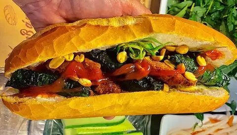 Hình ảnh Bánh Mì Bò Lá Lốt Út Hiền - Đường 41