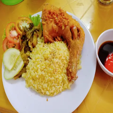 Hình ảnh Cơm Gà Xối Mỡ Chị Tống - Bùi Đình Túy