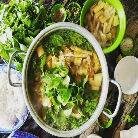 Hình ảnh LẨU GÀ LÁ É A HÀO - Phạm Viết Chánh