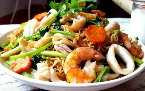Hình ảnh Quốc Ký - Cơm Gà Xối Mỡ & Hủ Tiếu Xào - Nguyễn Triệu Luật