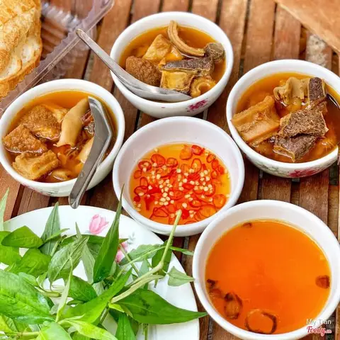 Hình ảnh Phá Lấu Bò Cô Bông - Nguyễn Thị Thập