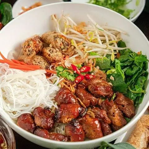 Hình ảnh Cô Lan - Bún Thịt Nướng & Bột Chiên - Nguyễn Văn Quá