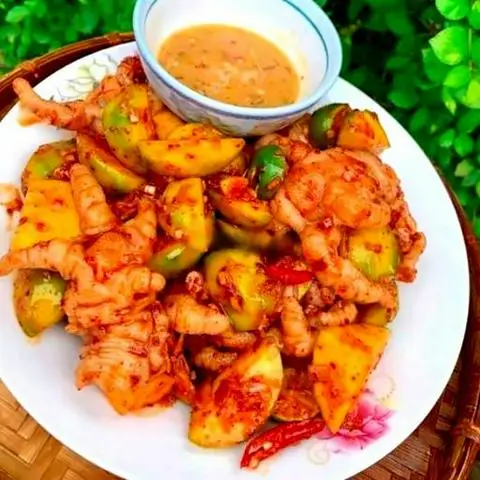 Hình ảnh Gà Ủ Muối & Chân Gà Sốt Thái - Huỳnh Tấn Phát