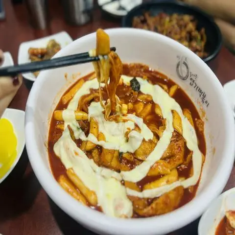 Hình ảnh Budae jjigae - Món ăn Hàn Quốc - Nguyễn Hữu Cảnh