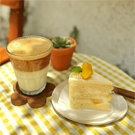 Hình ảnh Quý - Tiệm Bánh & Cà Phê - Xóm Đất
