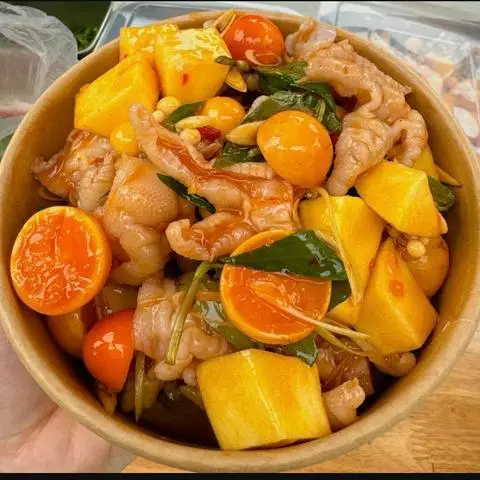 Hình ảnh Chân Gà Sốt Thái & Trứng Non - Tôn Đản