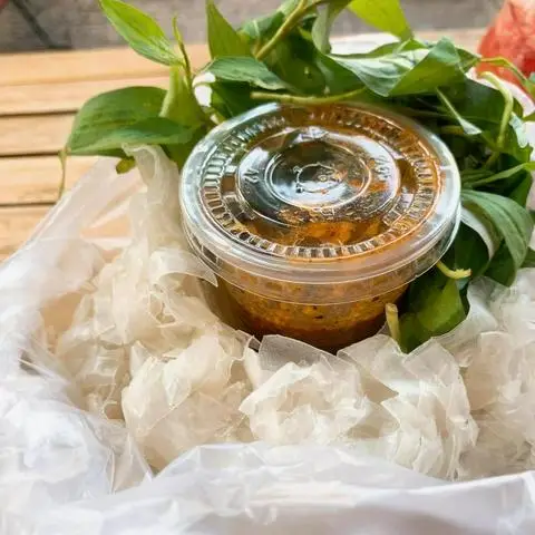 Hình ảnh Nhỏ Bán Trà - Bánh Tráng Trộn Mỡ Hành Tóp Mỡ - Chương Dương